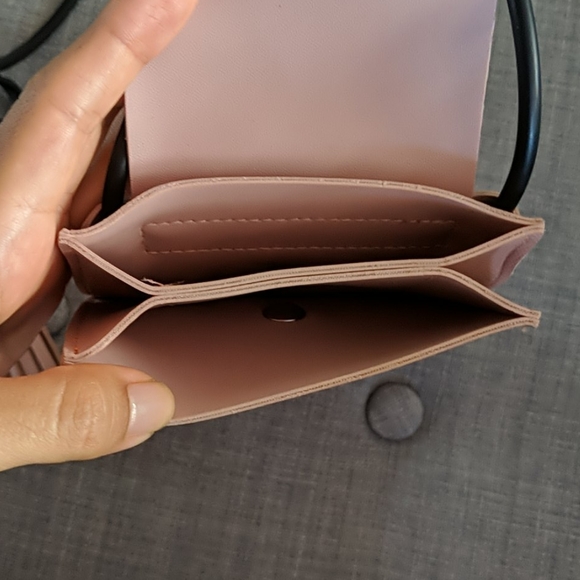 Baby pink small crossbody bag with tassle - Picture 3 of 6